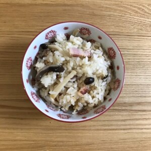 簡単！舞茸とベーコン香る炊き込みご飯